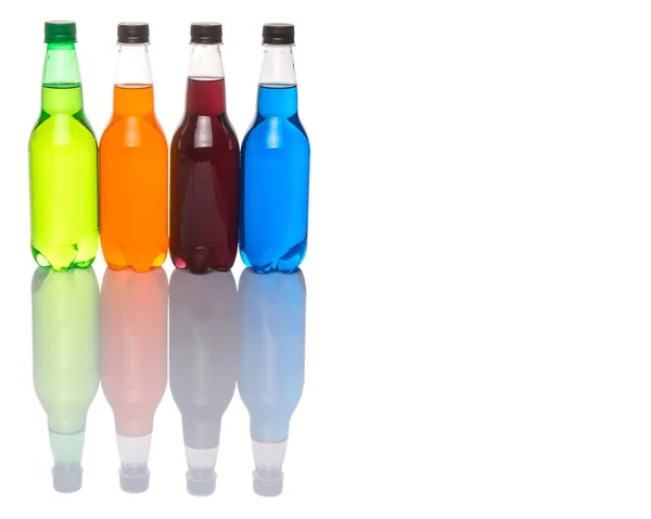 Bevande Gassate Multicolori Bottiglie Sfondo Bianco — Foto Stock
