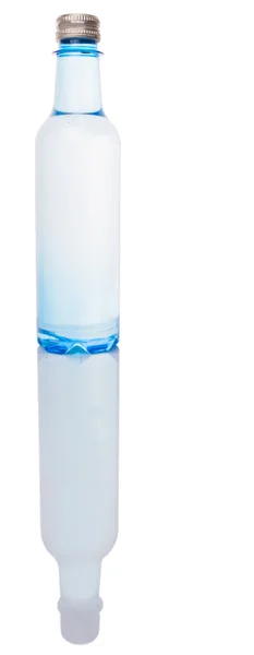 Plast Flaska Mineralvatten Över Vit Bakgrund — Stockfoto