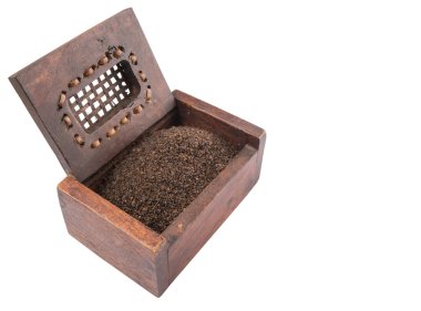 Çay yaprakları ahşap kutusunda kurutulmuş