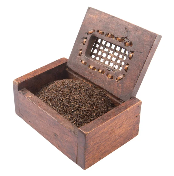 Hojas de té secas en caja de madera — Foto de Stock