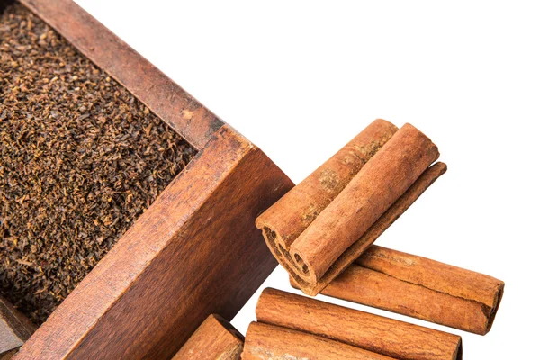 Сушеные Обработанные Чайные Листья Деревянной Коробке Корицей — стоковое фото