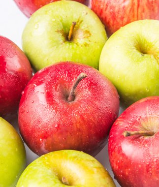 Kırmızı ve yeşil elma