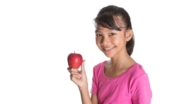 Giovane ragazza con una mela rossa — Foto Stock