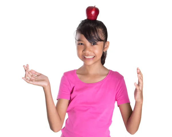 Balansera rött äpple — Stockfoto