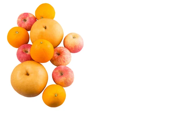 Slavnostní Jablka Asijské Hrušky Nashi Pomeranče Nad Bílým Pozadím — Stock fotografie