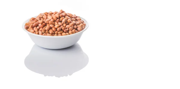 Amendoim em tigela branca — Fotografia de Stock