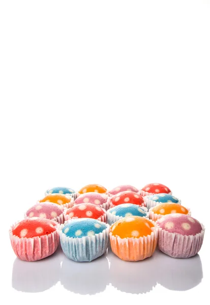 Bolinho de bolinhas de arroz cozido no vapor colorido — Fotografia de Stock