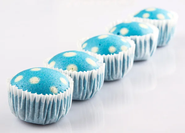 Niebieski kolorowym ryżem Polka Dot Muffin — Zdjęcie stockowe