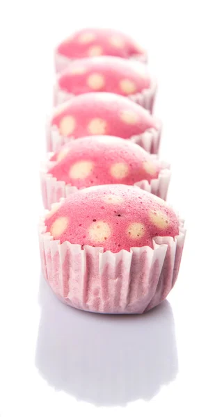 Rosa-farget dampet Rice Polka Dot Muffin – stockfoto