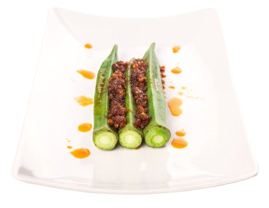 Sambal ile haşlanmış ham bamya