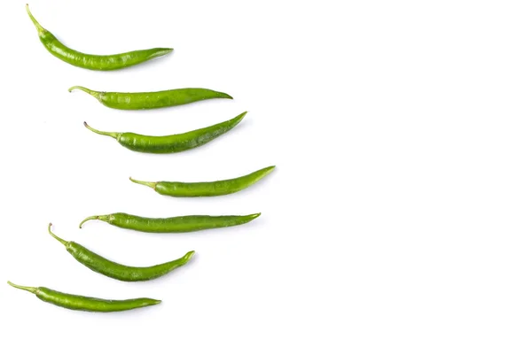 Grön Chilipeppar Över Vit Bakgrund — Stockfoto