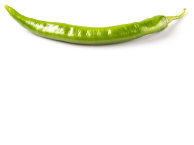 Beyaz arka plan üzerinde yeşil biber