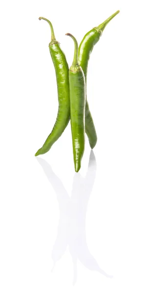 Grön Chilipeppar Över Vit Bakgrund — Stockfoto
