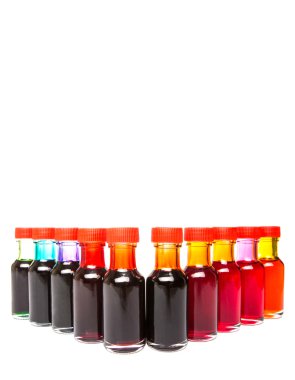 Sıvı gıda renk katkı beyaz arka plan üzerinde çeşitli farklı renk