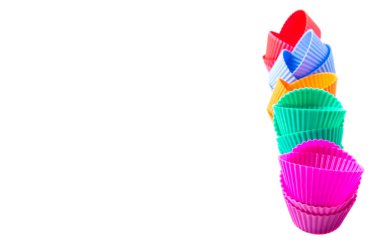 Silikon cupcake bardak beyaz arka plan üzerinde izole pişirme çeşitli renkleri