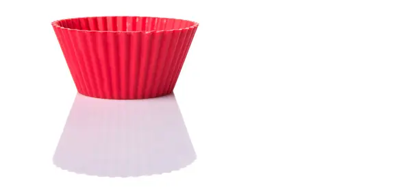 Rood Siliconen Cupcake Beker Geïsoleerd Een Witte Achtergrond Bakken — Stockfoto