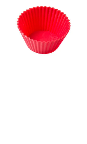 白色背景的红色硅胶蛋糕烘烤杯 — 图库照片
