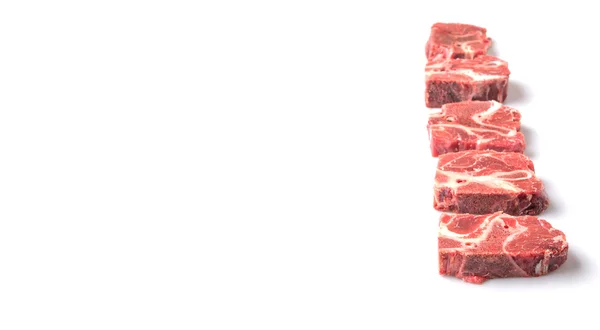 Pedaço Carne Vaca Congelada Cortada Sobre Fundo Branco — Fotografia de Stock