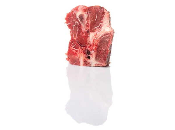 Brok Van Gesneden Bevroren Rundvlees Witte Achtergrond — Stockfoto