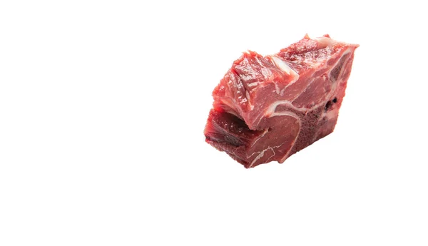 Beyaz Arka Plan Üzerinde Kesme Donmuş Biftek Yığını — Stok fotoğraf