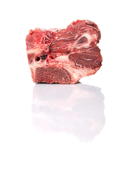 Pedaço de carne de bovino congelada cortada — Fotografia de Stock
