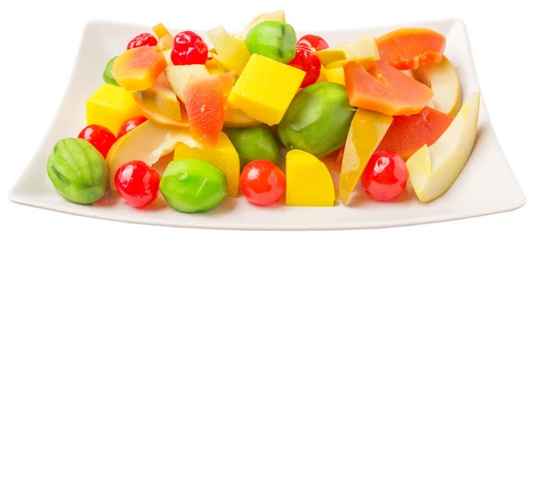 Jicama 的腌制水果与白盘子的混合品种 — 图库照片