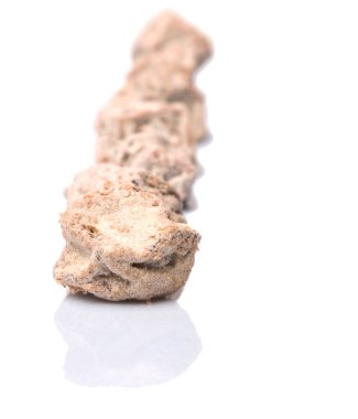 Tuzlu demirhindi meyve beyaz arka plan üzerinde