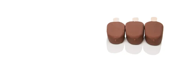 Choklad Glass Över Vit Bakgrund — Stockfoto