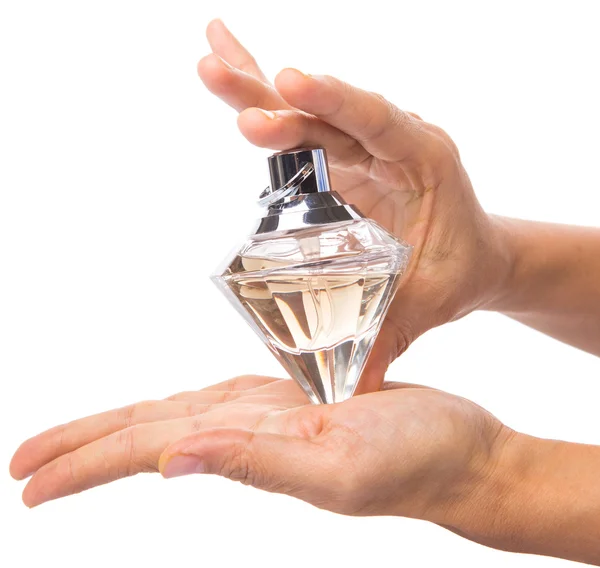 Botella de mano femenina de perfume — Foto de Stock