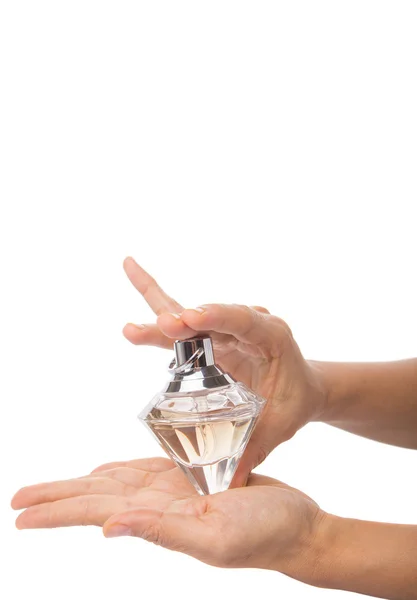 Botella de mano femenina de perfume — Foto de Stock