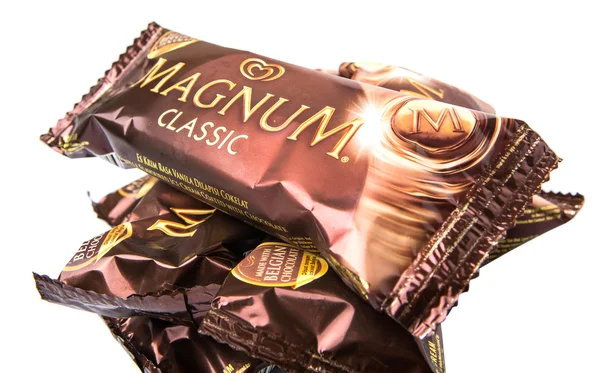 Pacchetto Gelato Magnum Sfondo Bianco — Foto Stock