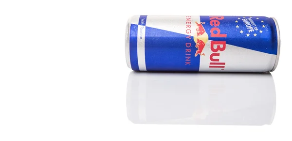 Latas Red Bull Bebida Energética Sobre Fundo Branco — Fotografia de Stock