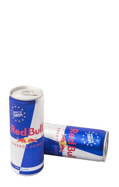 Latas Red Bull Bebida Energética Sobre Fundo Branco — Fotografia de Stock