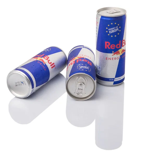 Latas Red Bull Bebida Energética Sobre Fundo Branco — Fotografia de Stock