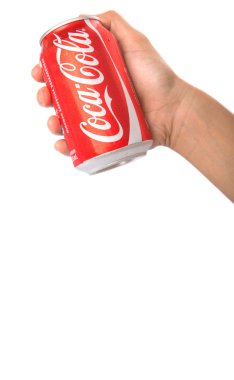 Coca Cola konservesi tutan el