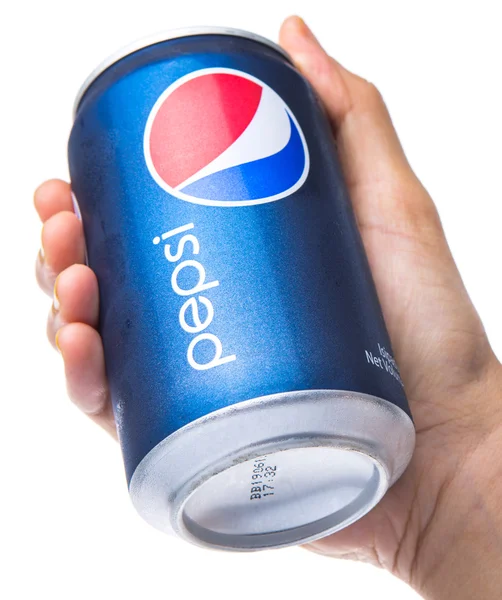 Sosteniendo Pepsi Bebida — Foto de Stock