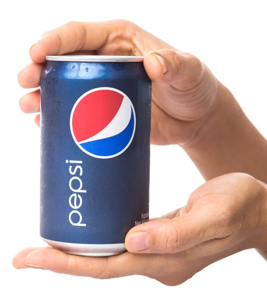Sosteniendo Pepsi Bebida —  Fotos de Stock