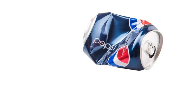 Kuala Lumpur Malajsie 2015 Crumpled Pepsi Může Nad Bílým Pozadím — Stock fotografie