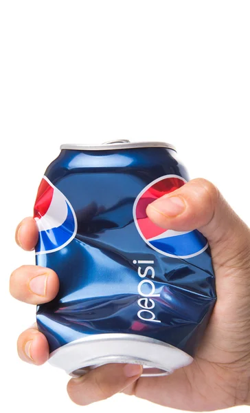 Crushing A Can Of Pepsi — Stock Photo, Image