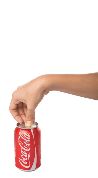 Öffnen einer Dose Coca Cola — Stockfoto