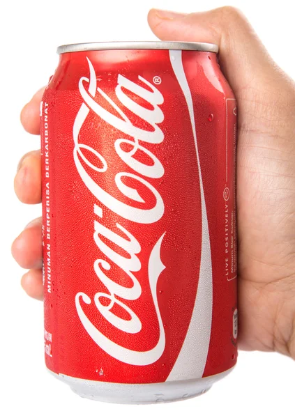 Mano Femenina Sosteniendo Una Lata Coca Cola — Foto de Stock