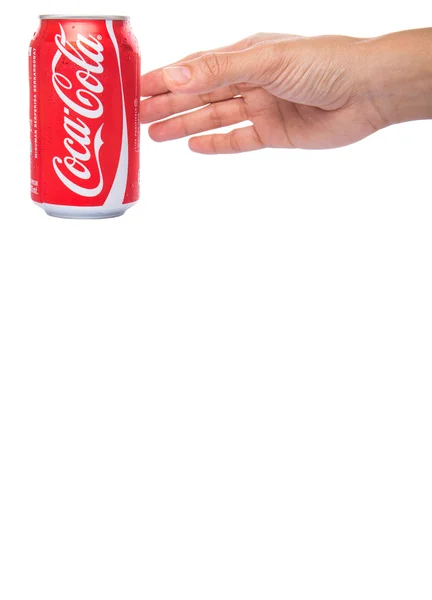 Weibliche Hand Greift Nach Einer Dose Coca Cola — Stockfoto