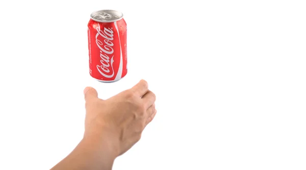 Weibliche Hand Greift Nach Einer Dose Coca Cola — Stockfoto