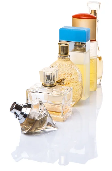 Mängd olika parfymflaskor — Stockfoto
