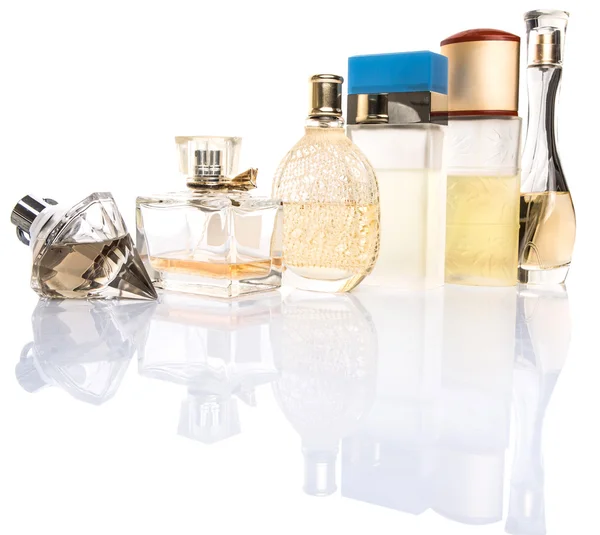 Verscheidenheid van parfumflesjes — Stockfoto