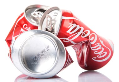 Kuala Lumpur, Malezya - 14 Ocak 2015. Buruşuk Coca Cola olabilir. Coca Cola İçecek üretilen ve Coca-Cola şirketi, bir Amerikan çokuluslu içecek corporation tarafından üretilen.