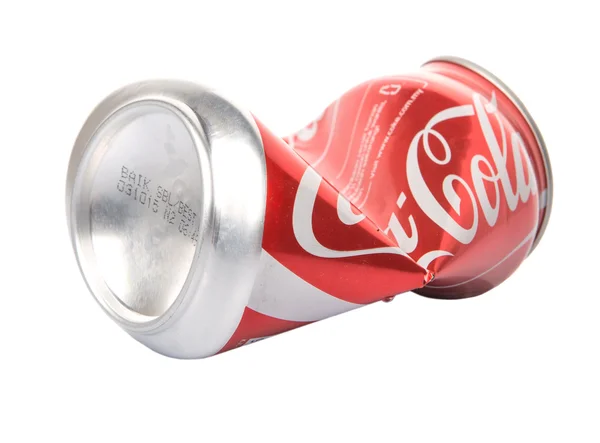 皱巴巴的可口可乐罐 — 图库照片
