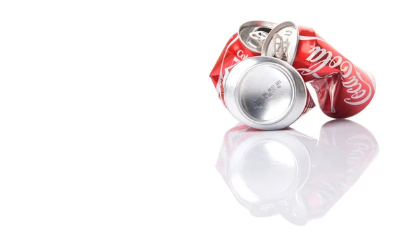 Kuala Lumpur Malaysia January 14Th 2015 Crumpled Coca Cola Can — Stock Photo, Image