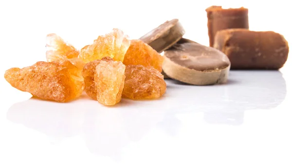 棕榈糖 椰子糖 甘蔗岩石在白色的背景 — 图库照片