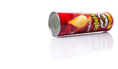 Kuala Lumpur, Malezya - 19th Ocak 2015. Kellogg şirketine ait, Pringles çerez cips bizden 1.4 milyar dolar fazla yıllık satışı ile 140 ülkede satılan bir markasıdır..